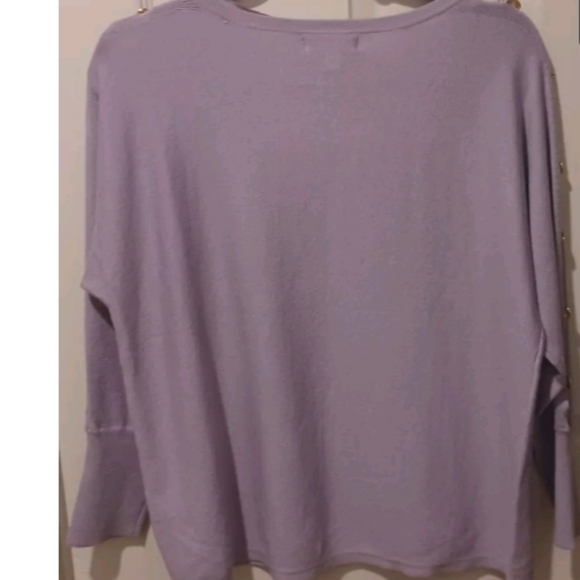 CABLE AND GAUGE LAVENDER PURPLE KEYHOLE SLEEVES GOLD BUTTONS TOP SIZE SMALL - Picture 3 of 15